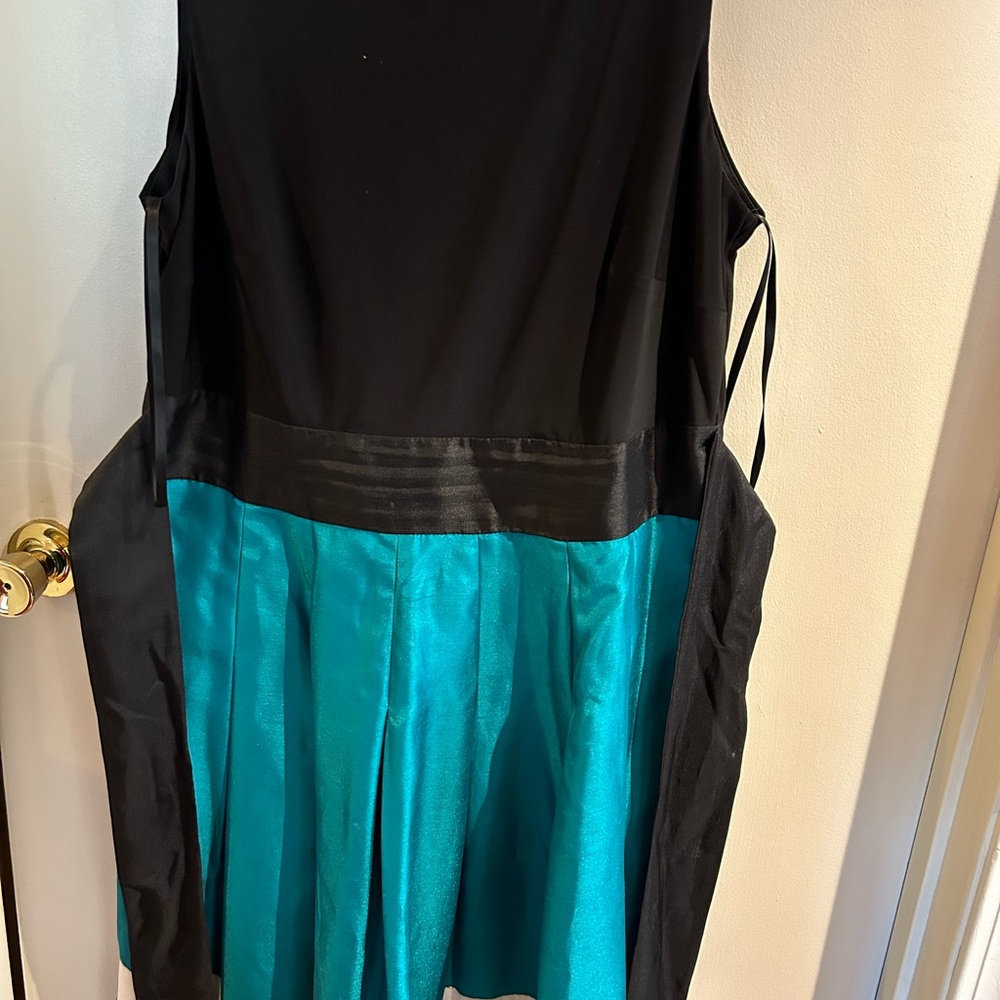 Kasper black and teal colored midi dress